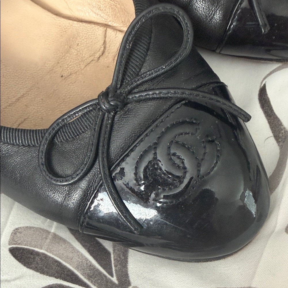 CHANEL Black Leather Cap-Toe Bow Ballet Flats - Picture 3 of 13